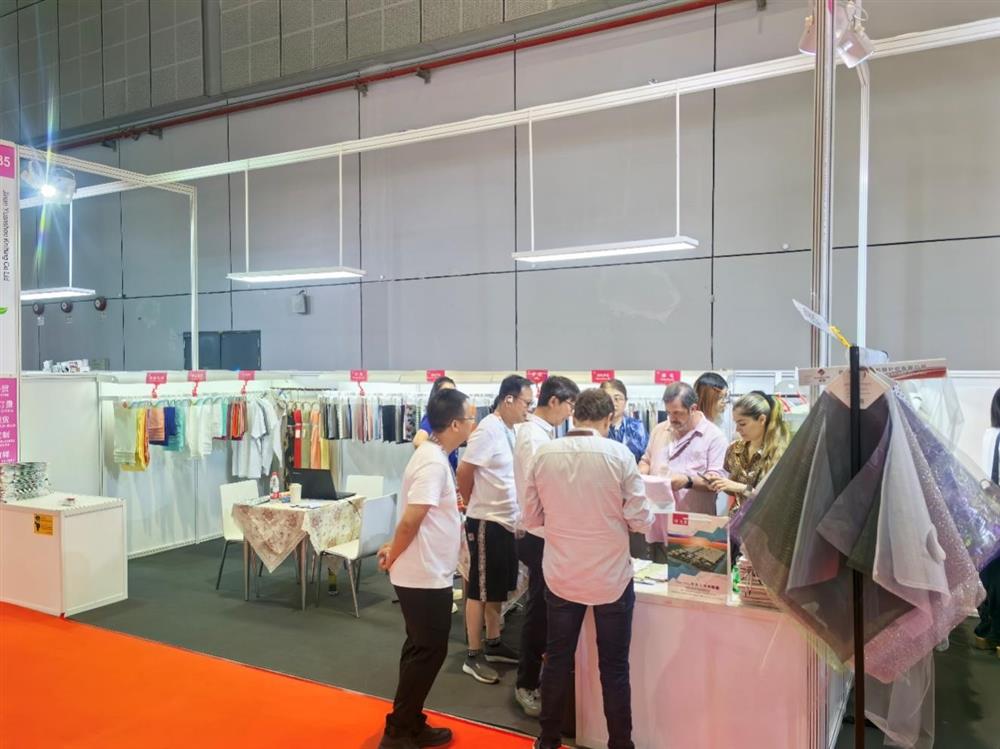 以科技綠色鏈接紡織商機(jī)！元首針織亮相2025中國(guó)國(guó)際紡織面料及輔料（秋冬）博覽會(huì)
